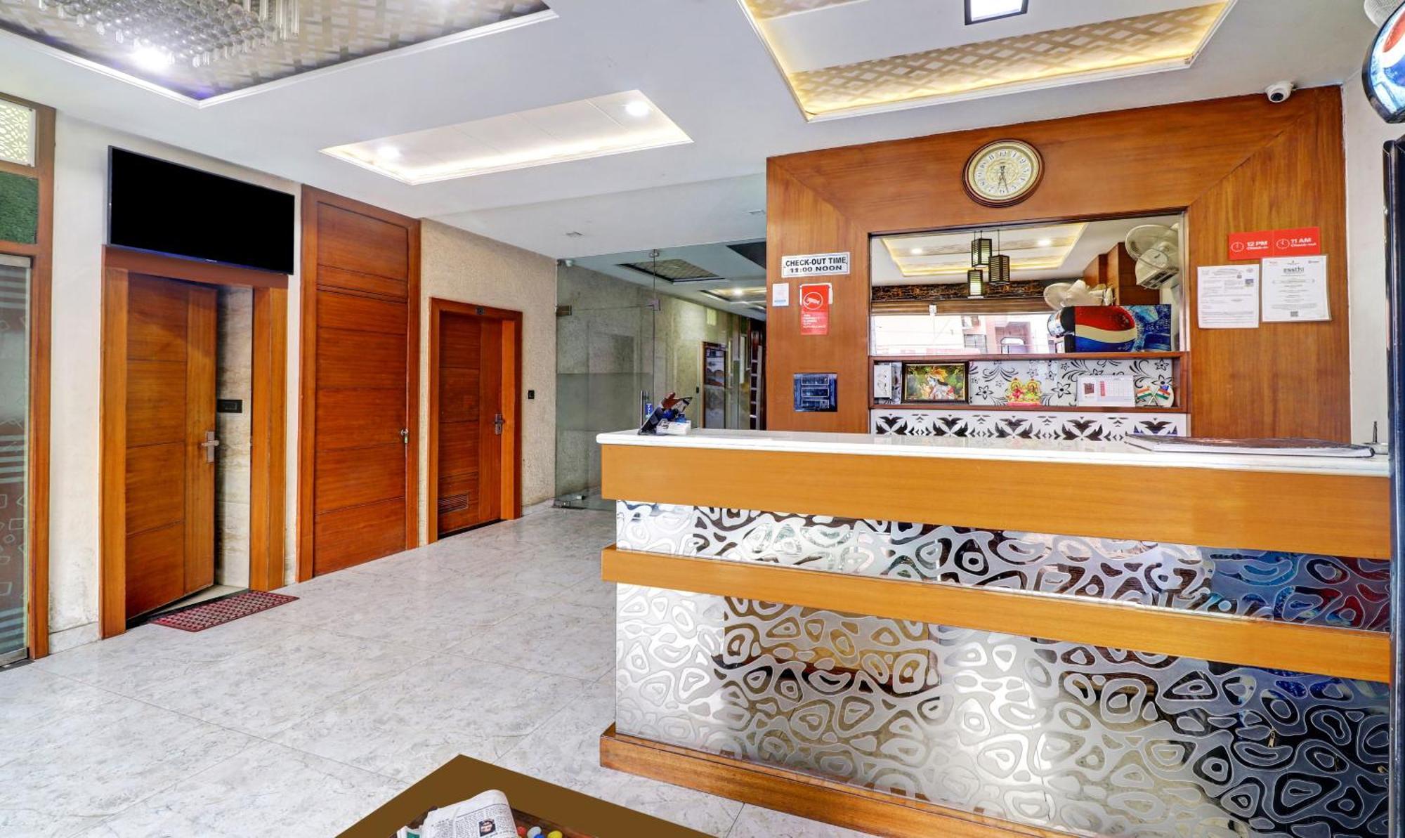 Itsy Hotels Anjali Mahal, 500 Mtrs From Mathura Railway Station Exterior foto