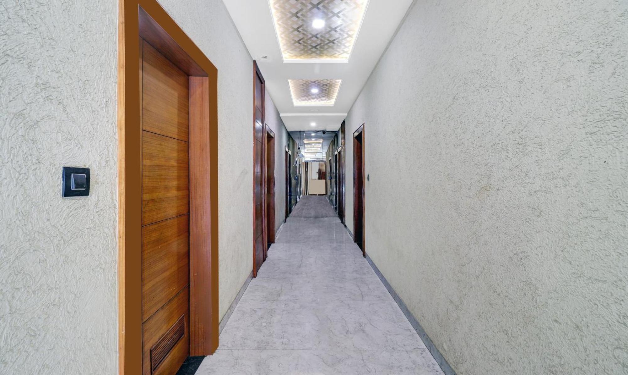 Itsy Hotels Anjali Mahal, 500 Mtrs From Mathura Railway Station Exterior foto